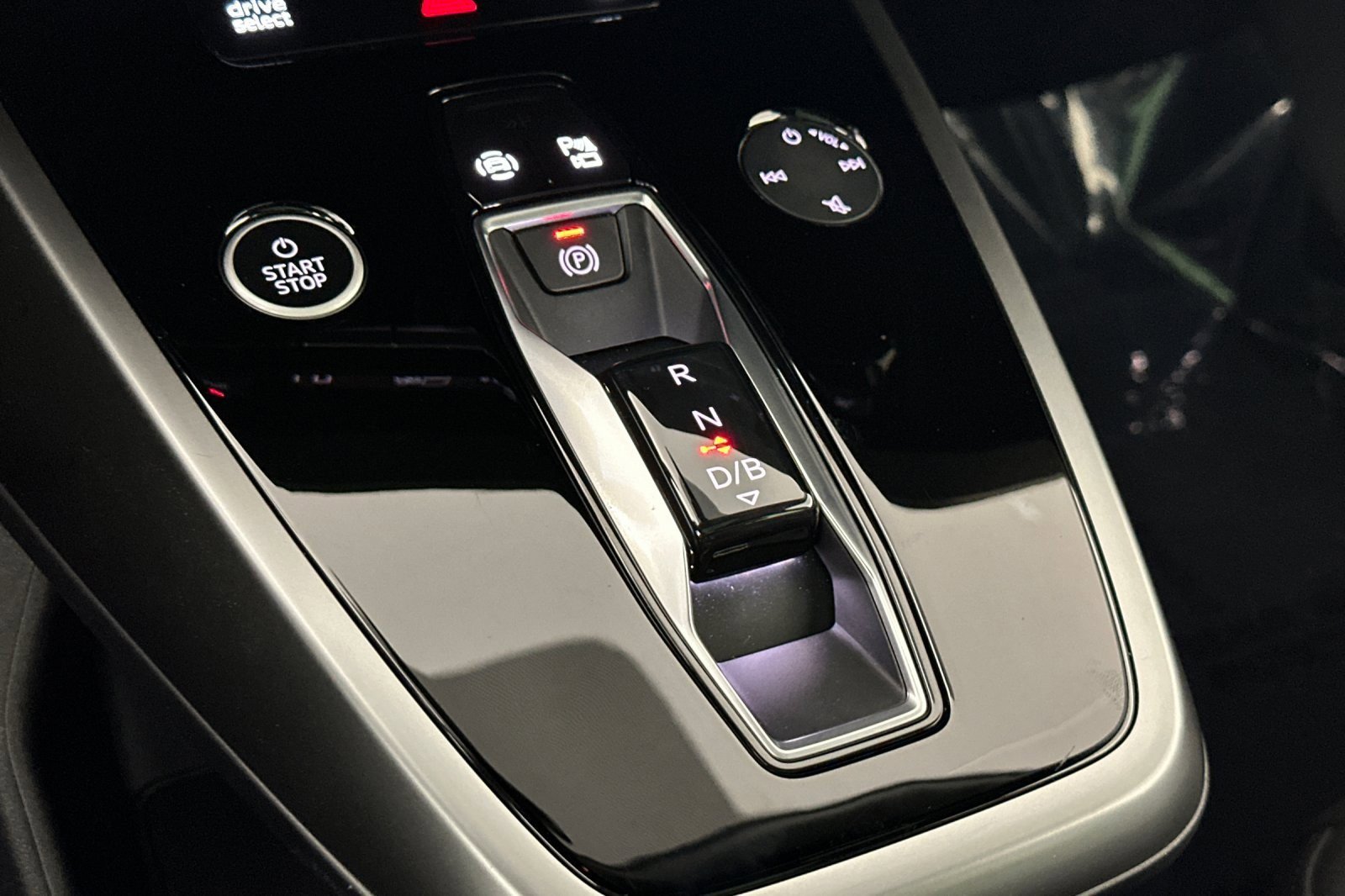 Used 2024 Audi Q4 e-tron Premium Plus w/ Premium Plus image 21