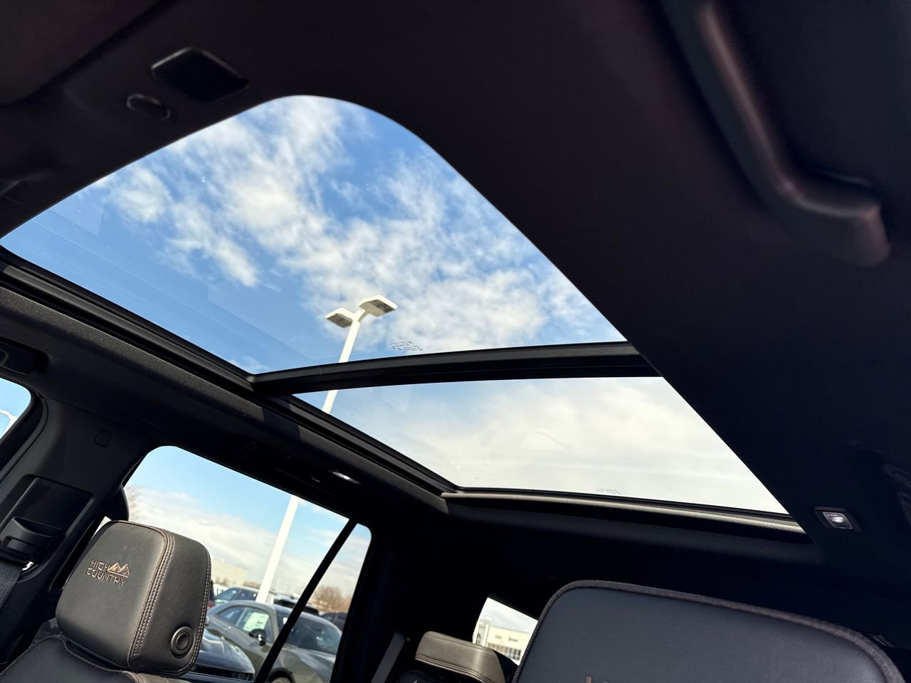 Used 2024 Chevrolet Tahoe High Country AWD/4WD image 13