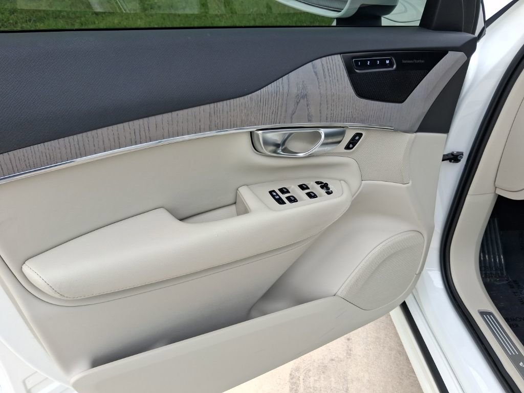 Certified 2025 Volvo XC90 B6 Plus w/ Protection Package Premier AWD/4WD image 15
