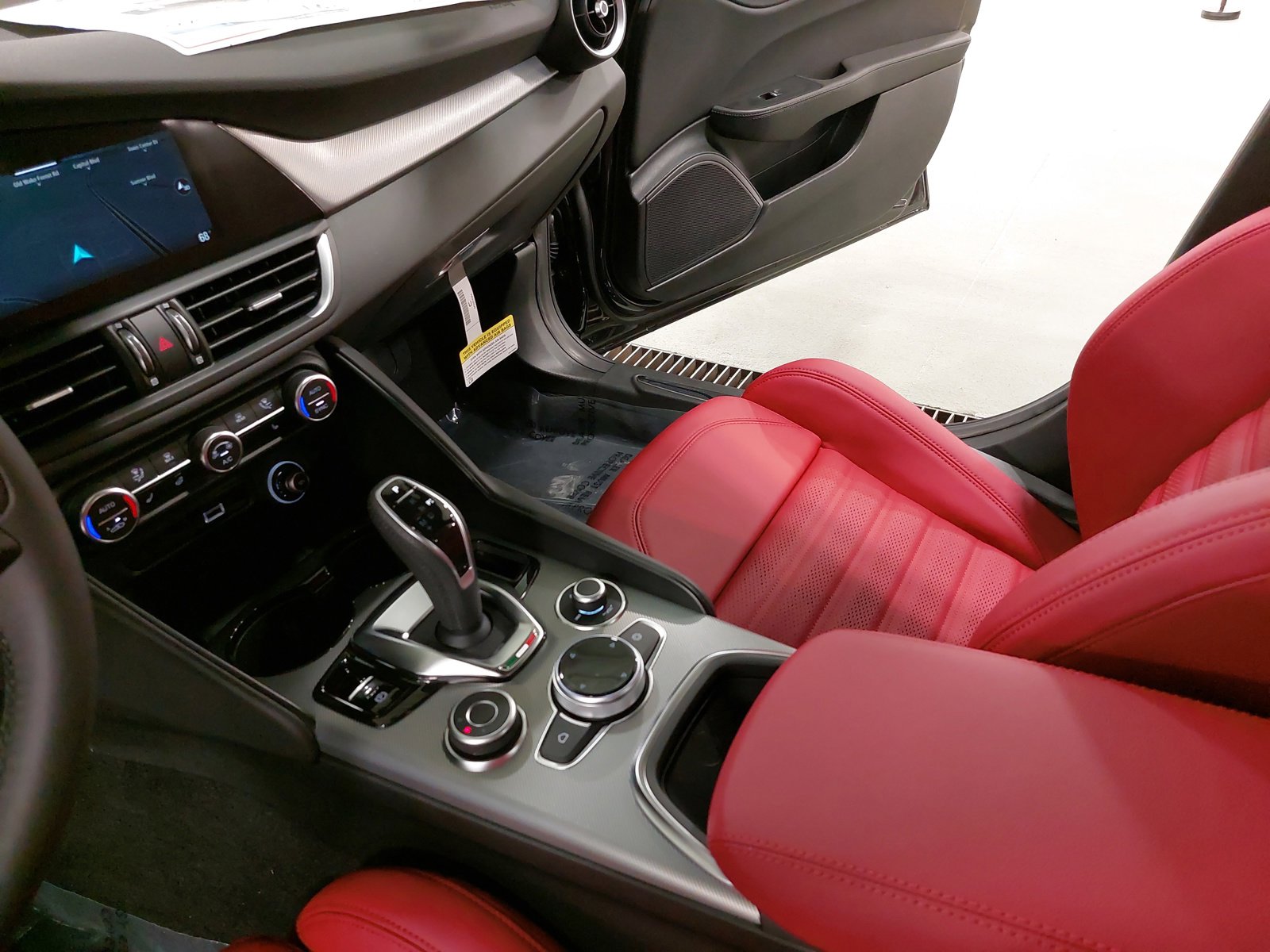 New 2025 Alfa Romeo Giulia w/ Veloce Package Rwd image 25