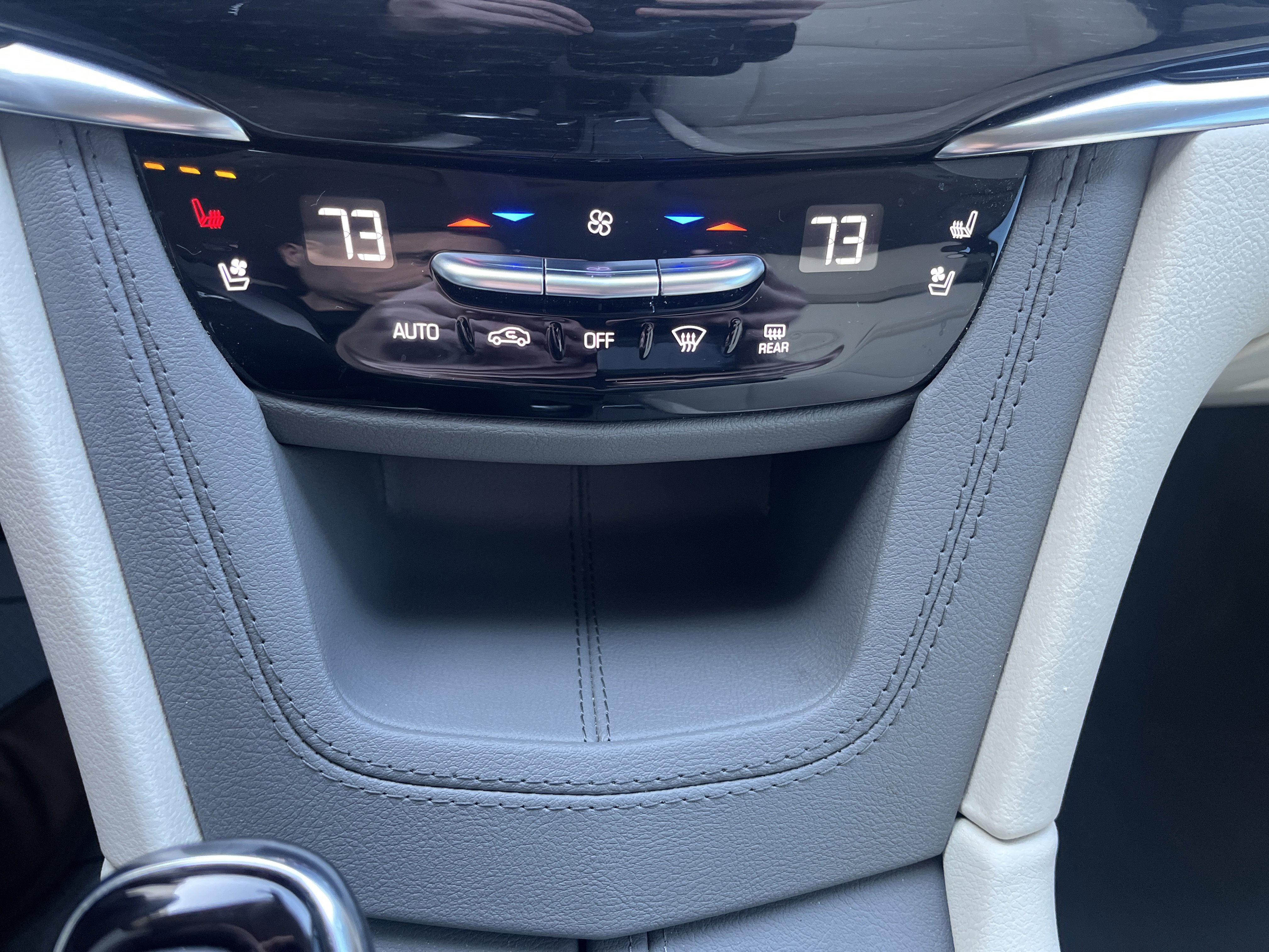 Used 2024 Cadillac XT6 Premium Luxury w/ Technology Package image 35