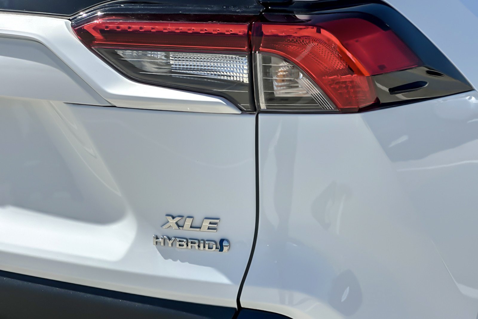 Used 2021 Toyota RAV4 XLE w/ XLE Grade Weather Package AWD/4WD image 26