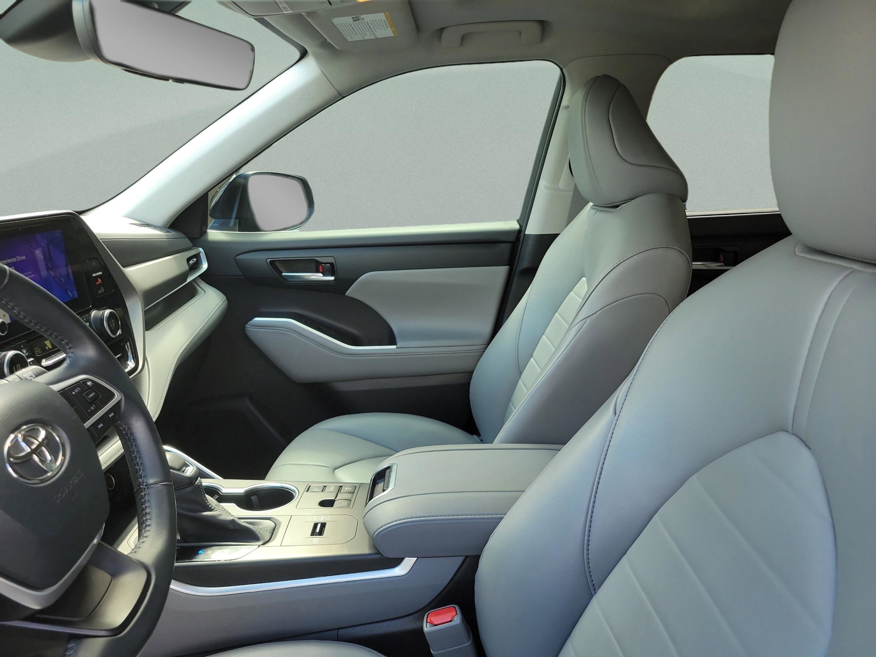 Used 2023 Toyota Highlander XLE image 13