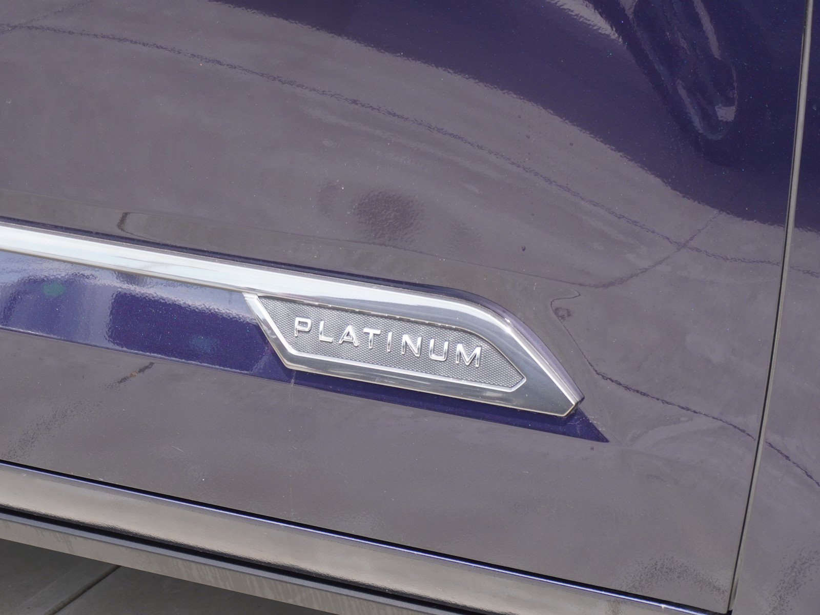 Used 2025 Toyota Sequoia Platinum AWD/4WD image 4