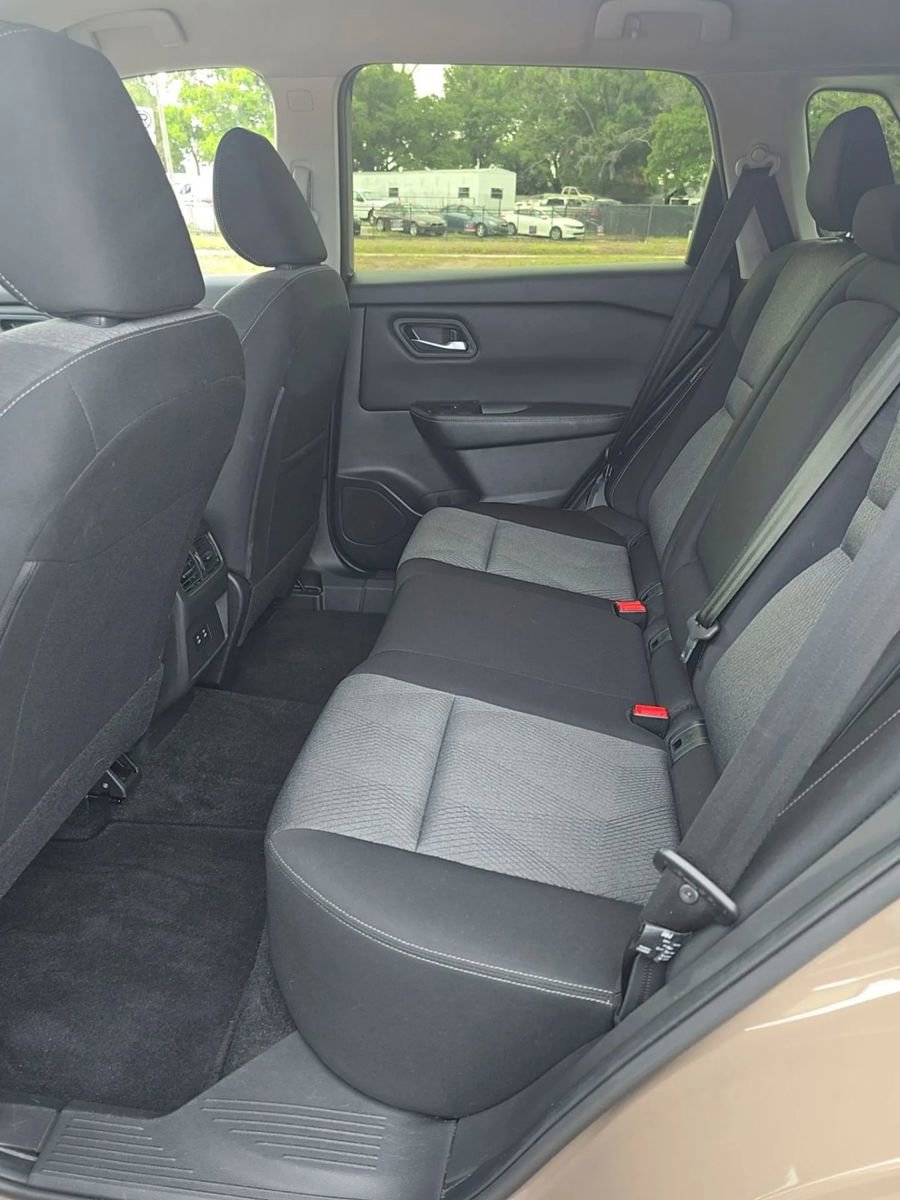 Used 2025 Nissan Rogue SV image 18