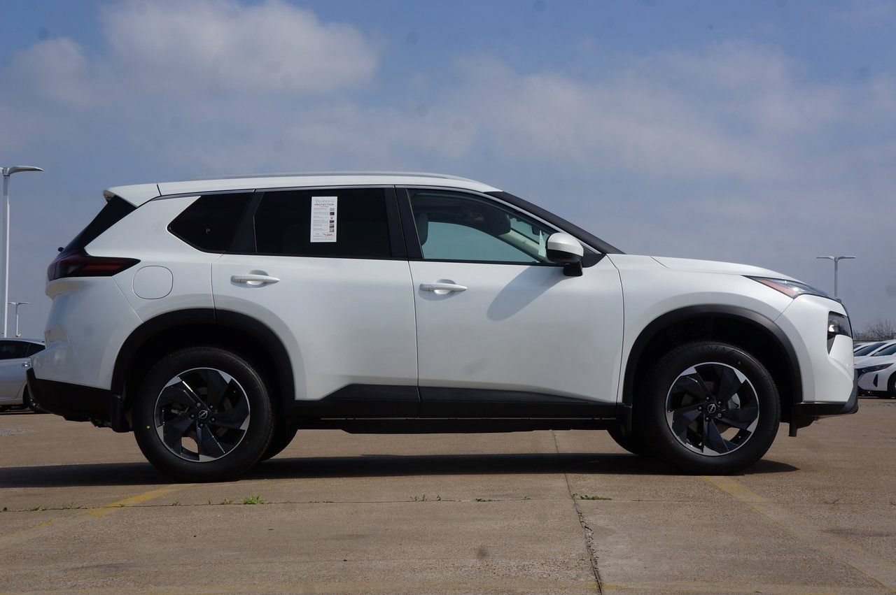 Certified 2024 Nissan Rogue SV w/ SV Premium Package AWD/4WD image 3