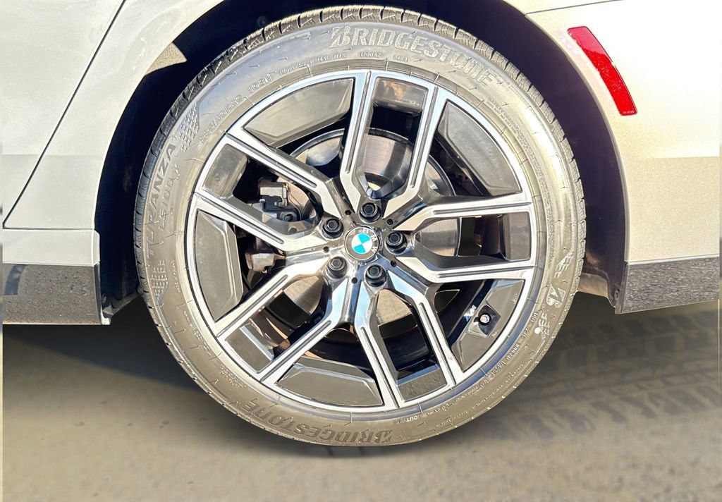 Used 2023 BMW 740i w/ Parking Assistance Package image 14