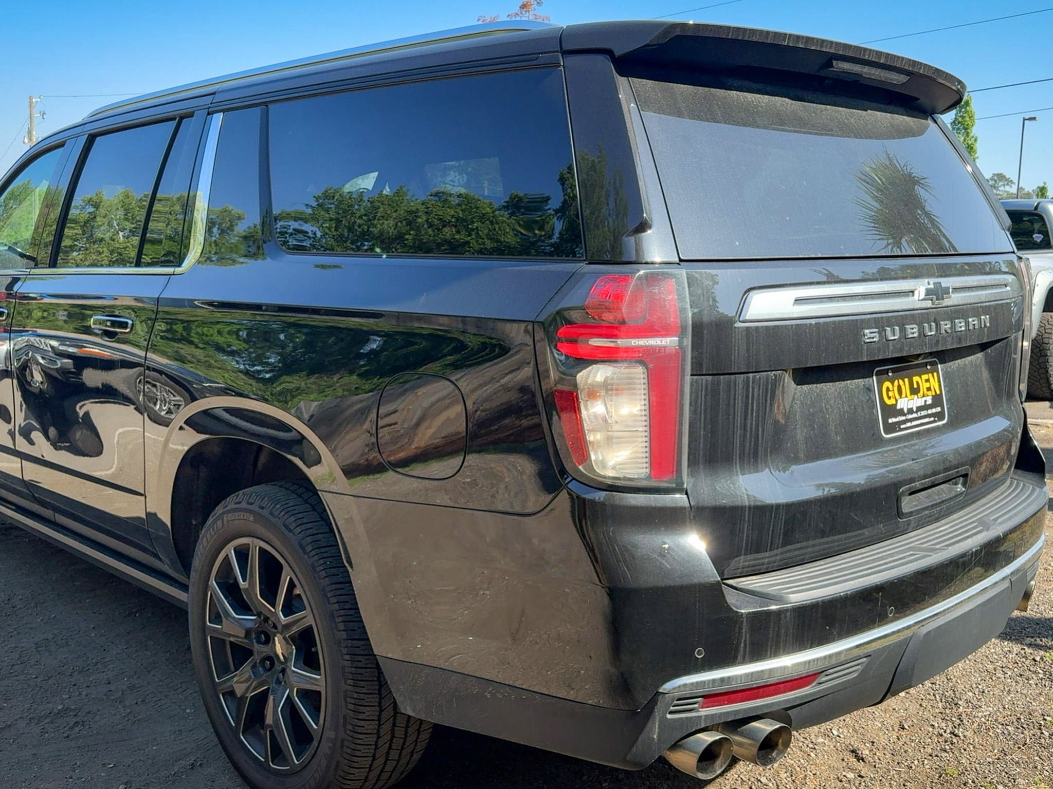 Used 2021 Chevrolet Suburban High Country w/ Premium Package AWD/4WD image 6