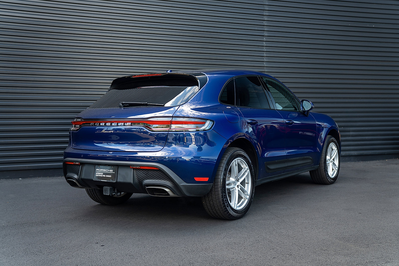 Certified 2025 Porsche Macan AWD/4WD image 29