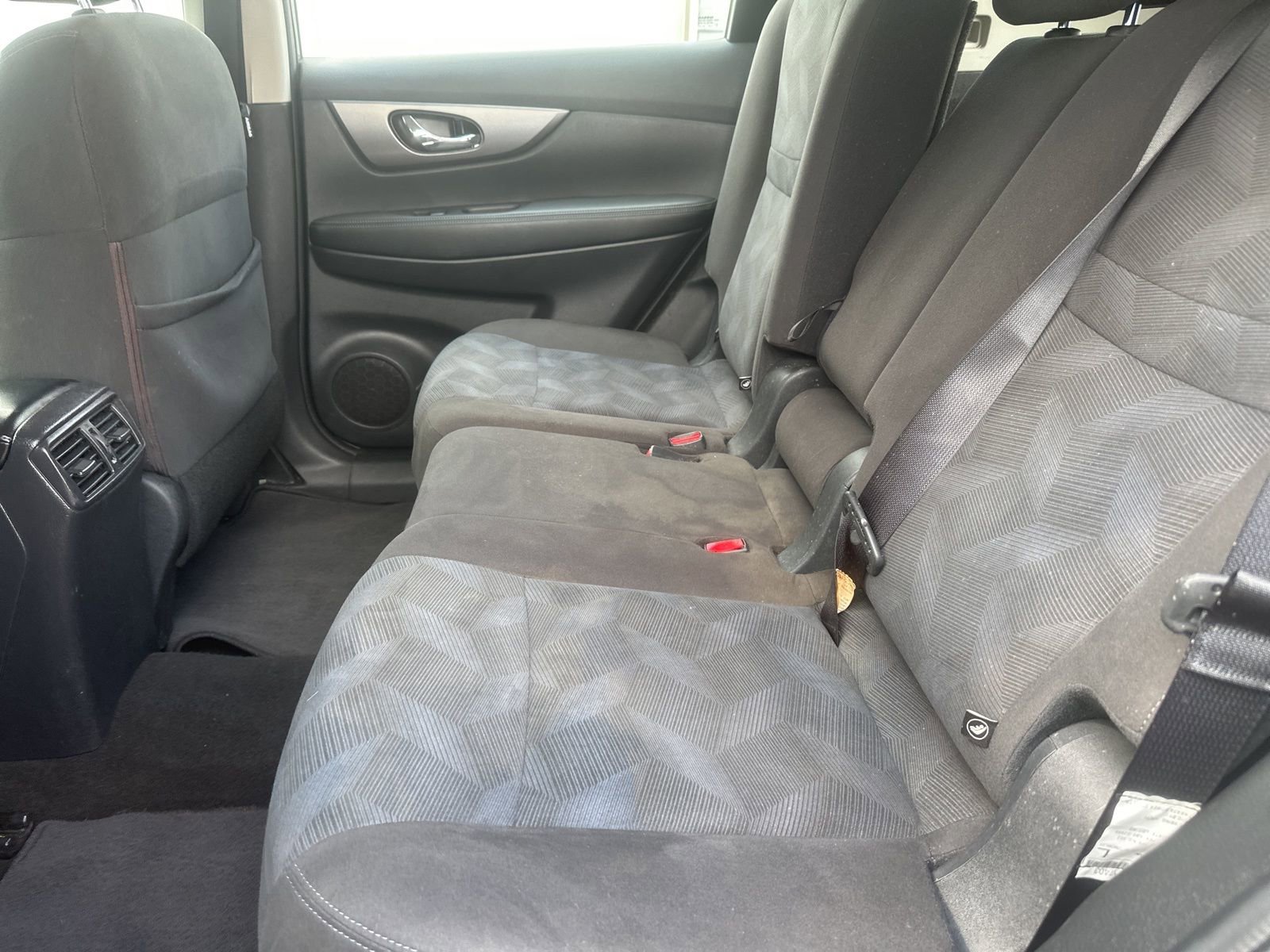 Used 2016 Nissan Rogue S image 12