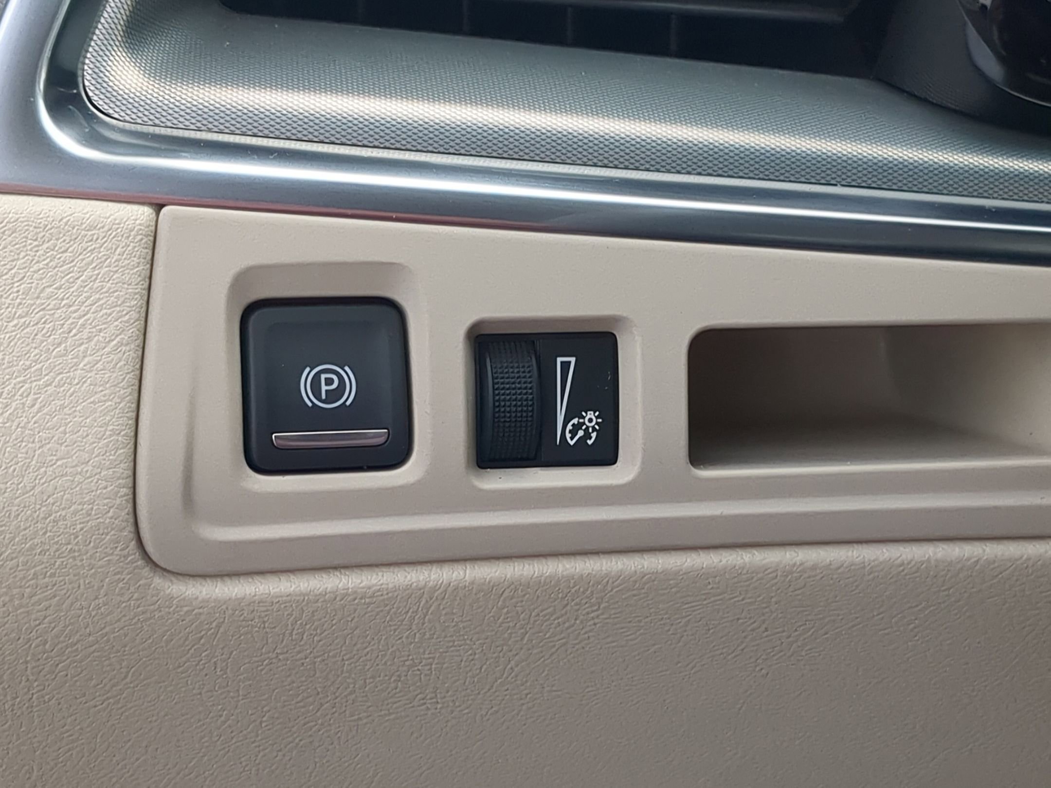 Certified 2023 Cadillac XT5 Premium Luxury AWD/4WD image 18