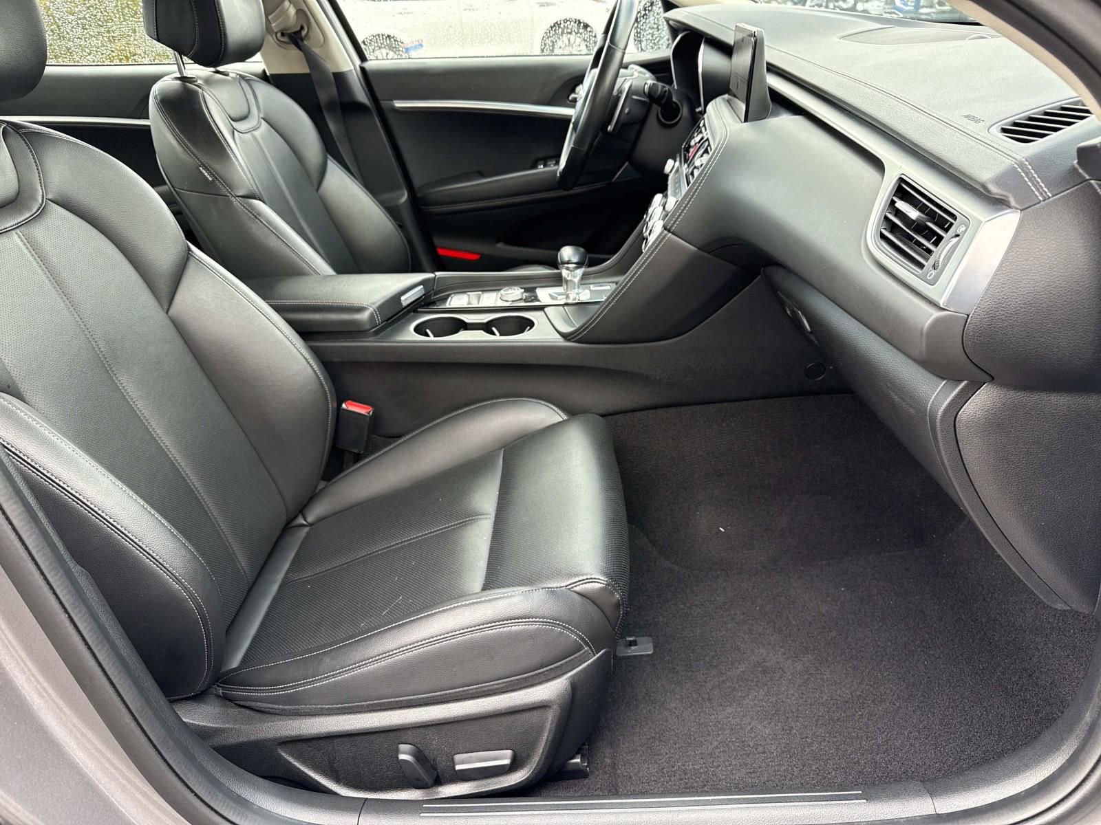 Used 2023 Genesis G70 2.0T image 25