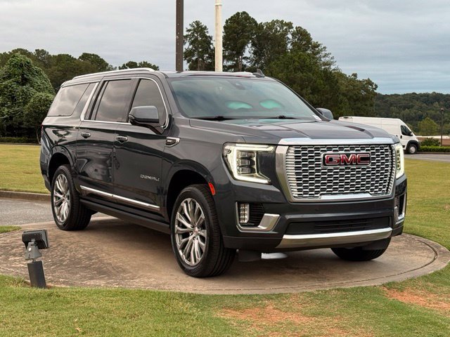 Used 2021 GMC Yukon XL Denali w/ Denali Premium Package AWD/4WD image 9