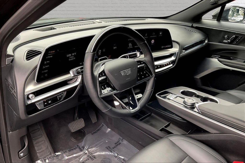 Used 2024 Cadillac Lyriq Sport RWD image 16