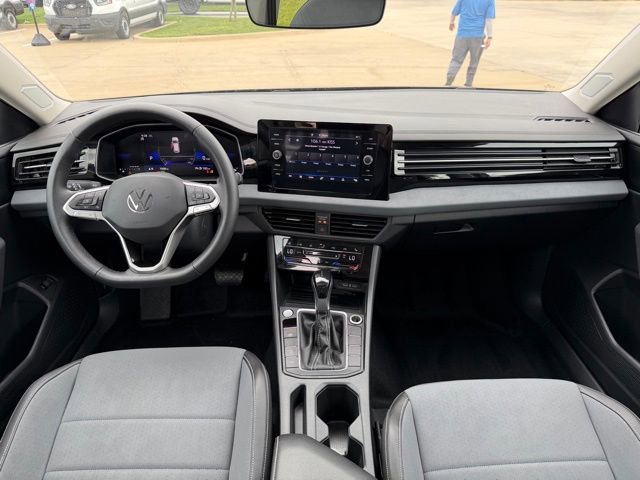 Used 2025 Volkswagen Jetta SE image 22