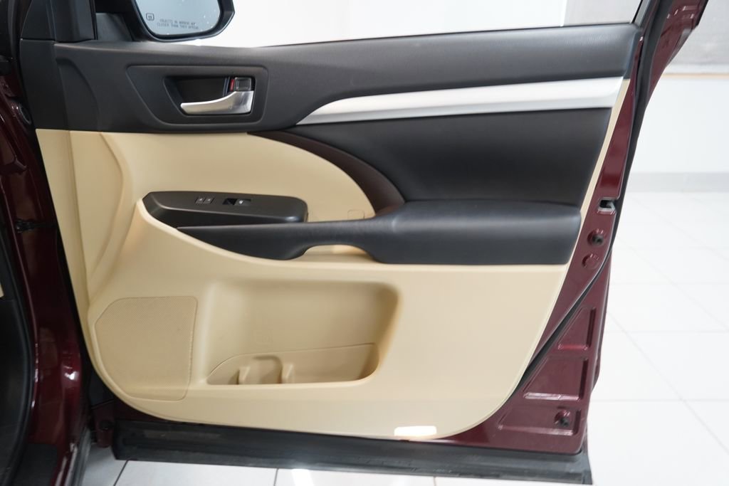 Used 2015 Toyota Highlander XLE image 35