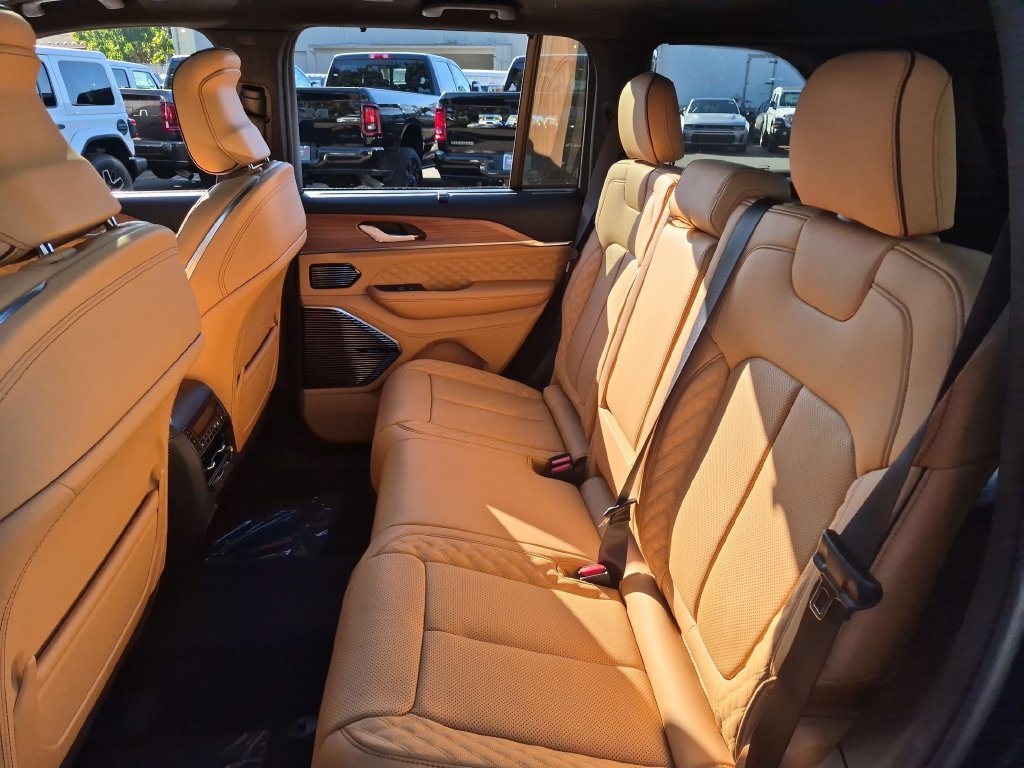 New 2027 Jeep Grand Cherokee Summit AWD/4WD image 14