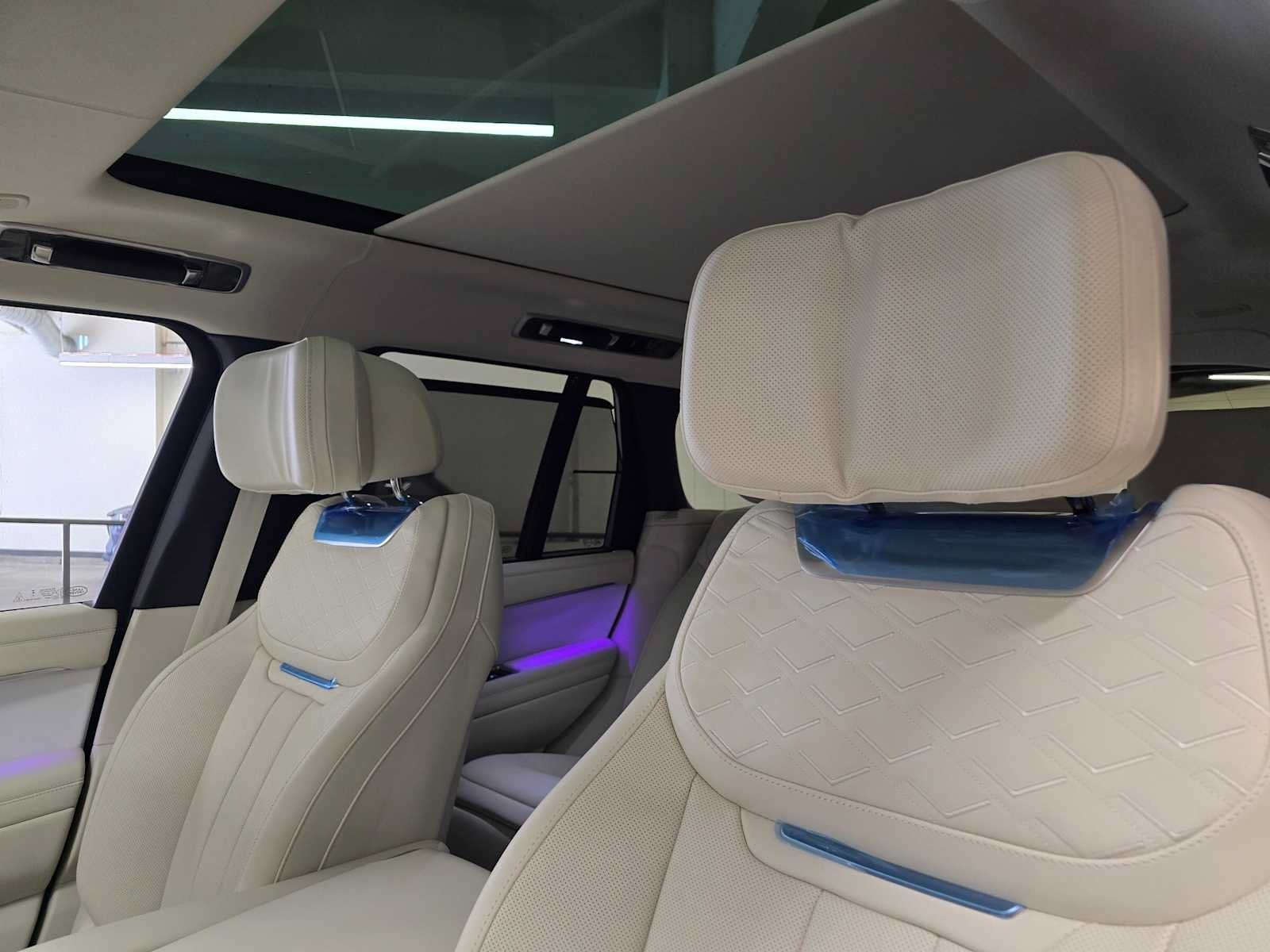 New 2025 Land Rover Range Rover SV AWD/4WD image 23