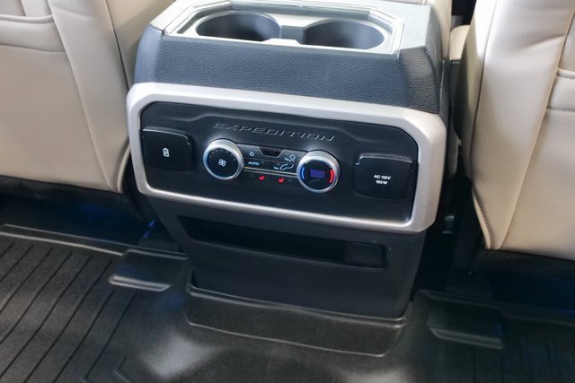 Used 2022 Ford Expedition Limited image 22