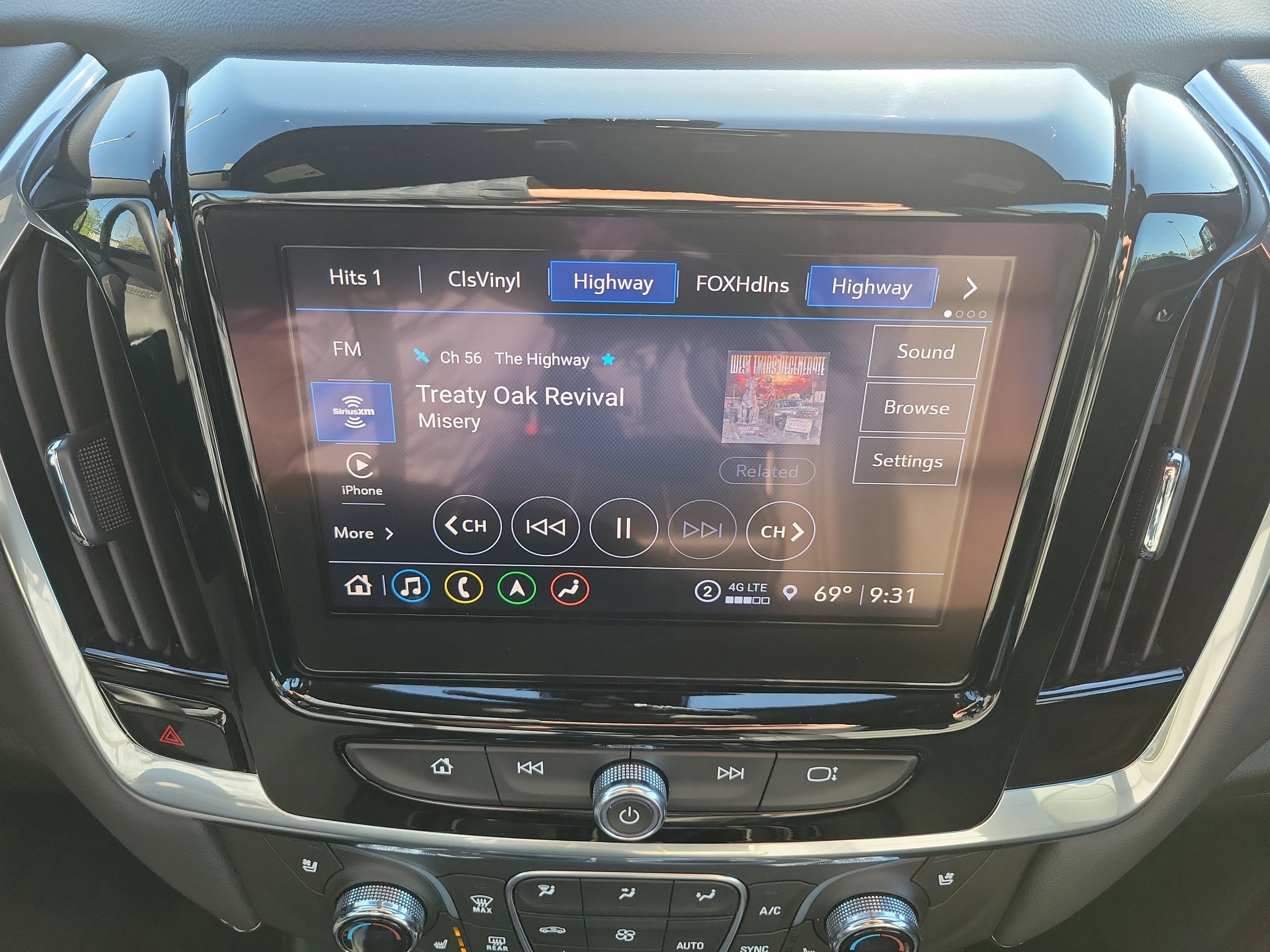 Used 2023 Chevrolet Traverse Premier w/ LPO, Floor Liner Package image 36