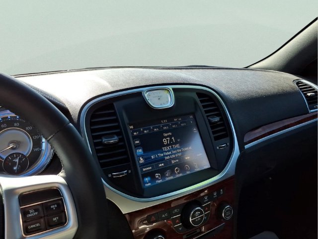 Used 2014 Chrysler 300 AWD w/ Driver Convenience Group image 28