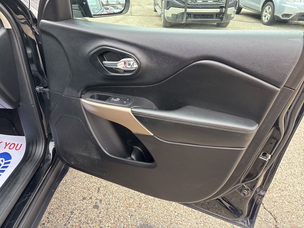 Used 2018 Jeep Cherokee Limited w/ Luxury Group image 12