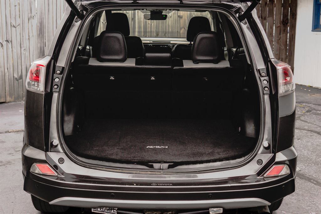 Used 2016 Toyota RAV4 Limited image 14