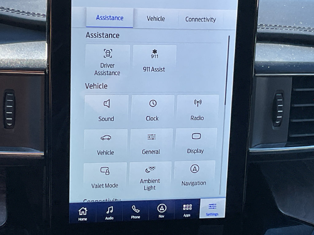 Used 2022 Ford Explorer Platinum w/ Equipment Group 601A AWD/4WD image 21