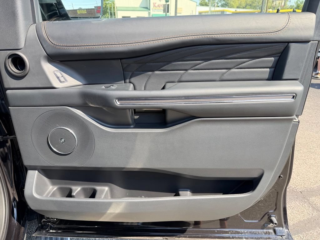 Used 2023 Ford Expedition Platinum AWD/4WD image 37