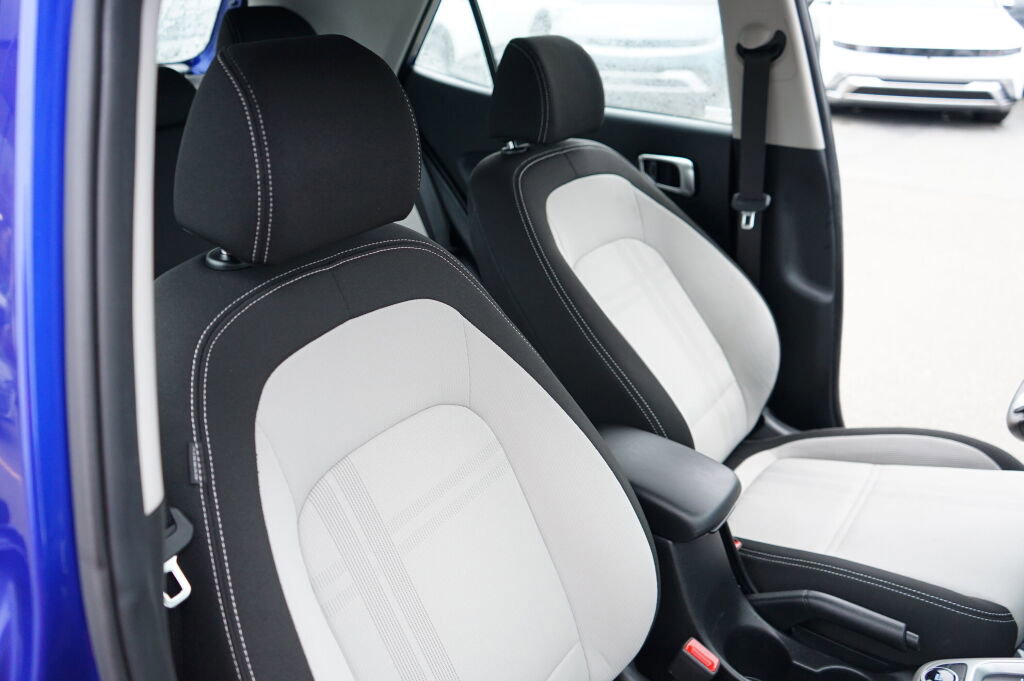 Used 2022 Hyundai Venue SEL w/ Cargo Package image 19