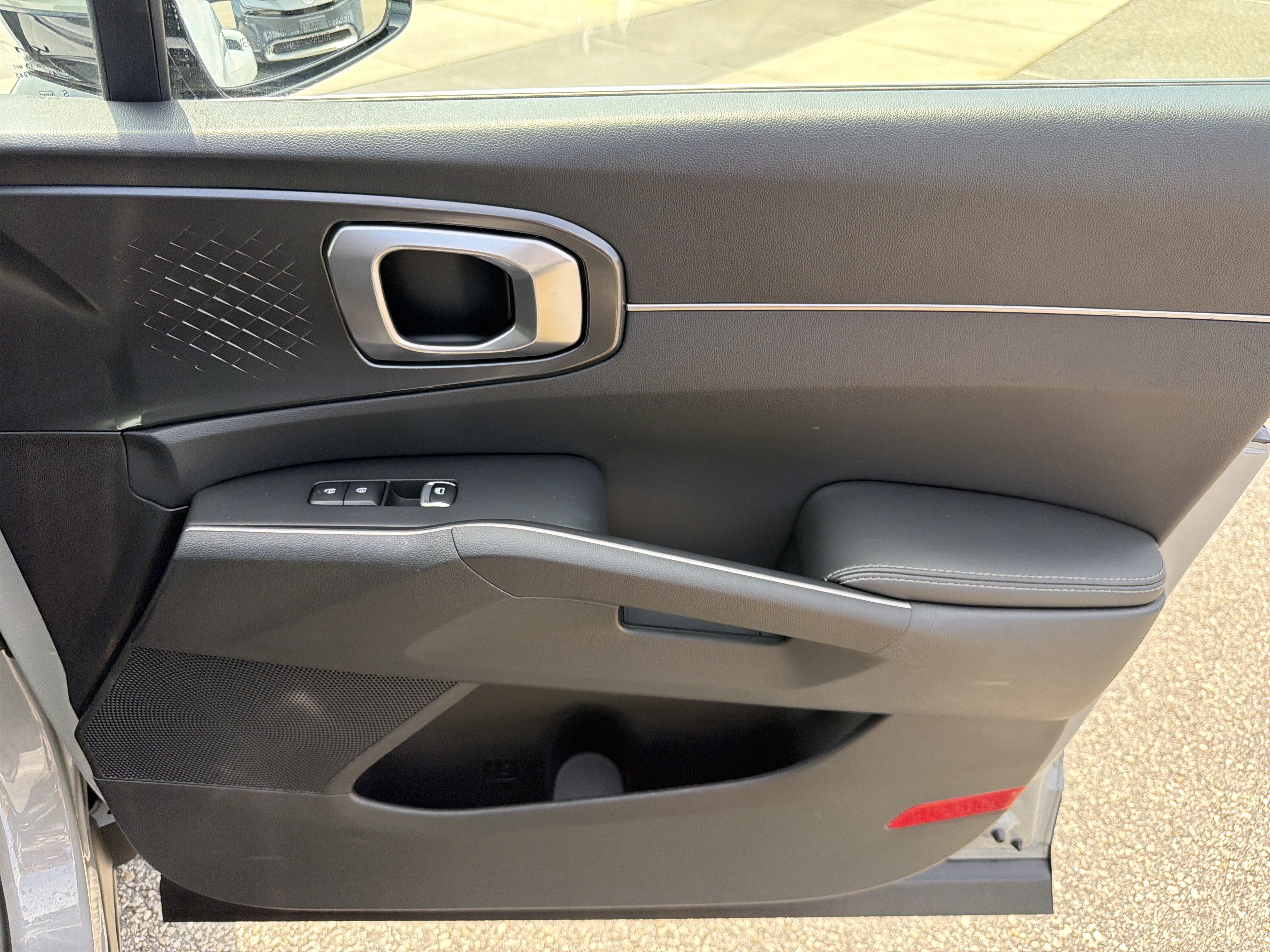 Used 2025 Kia Sorento EX w/ Panoramic Sunroof Package FWD image 25