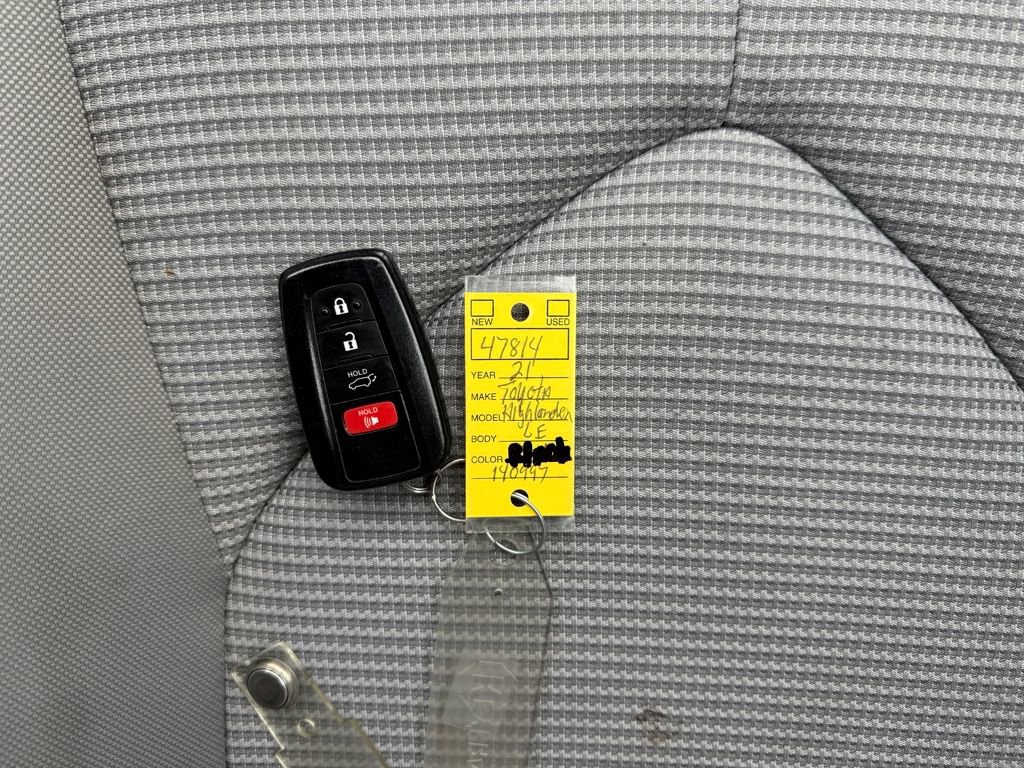 Used 2021 Toyota Highlander LE image 23