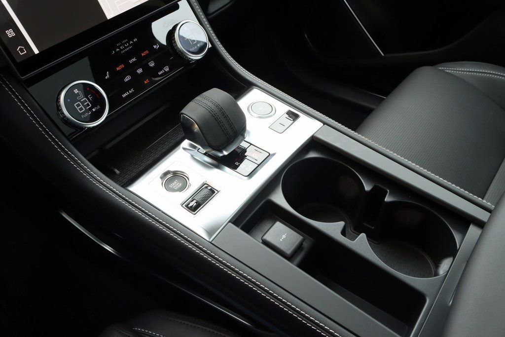 Used 2026 Jaguar F-PACE R-Dynamic S image 31