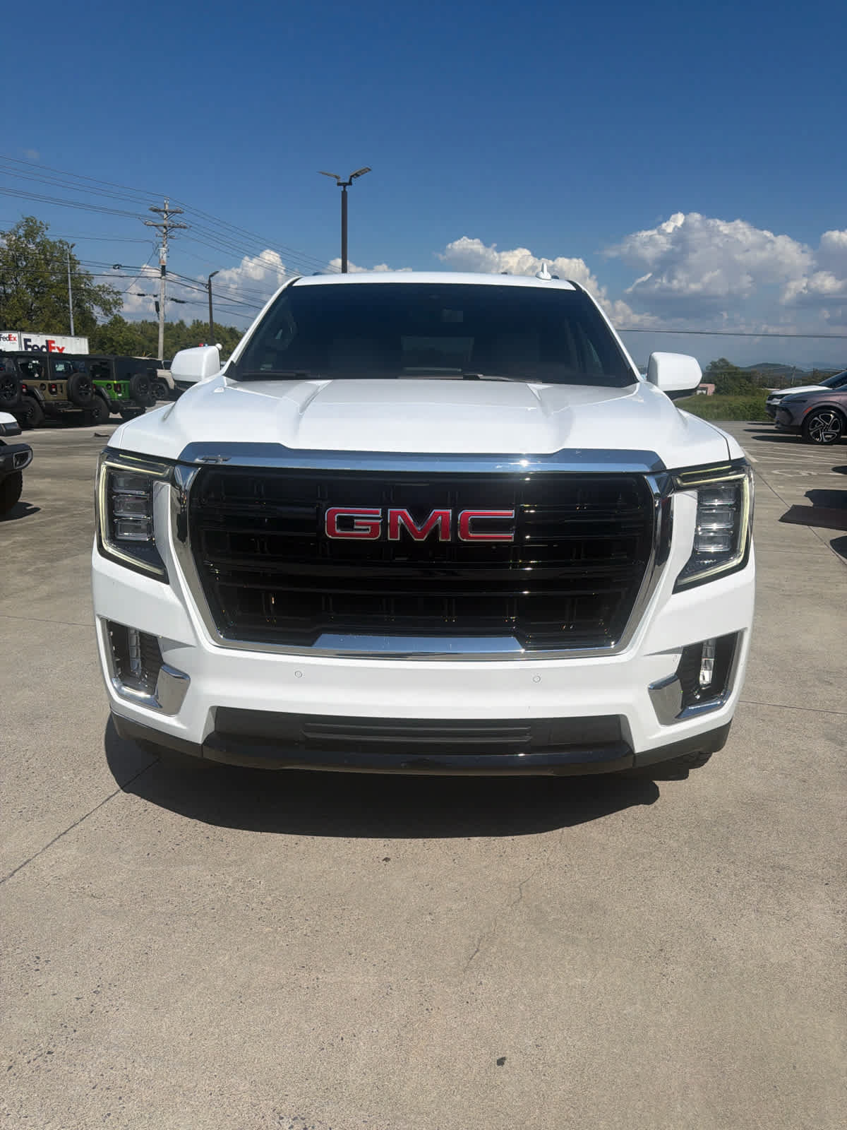 Used 2022 GMC Yukon SLE AWD/4WD image 3