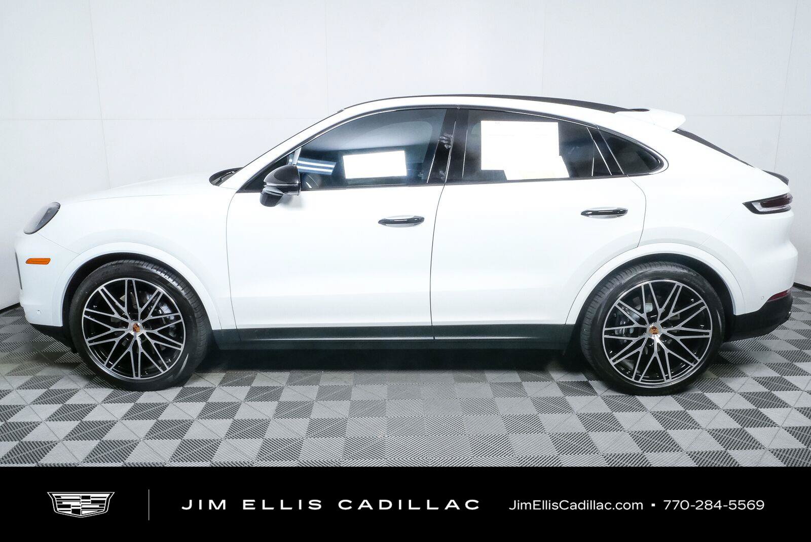 Used 2026 Porsche Cayenne Coupe AWD/4WD image 33