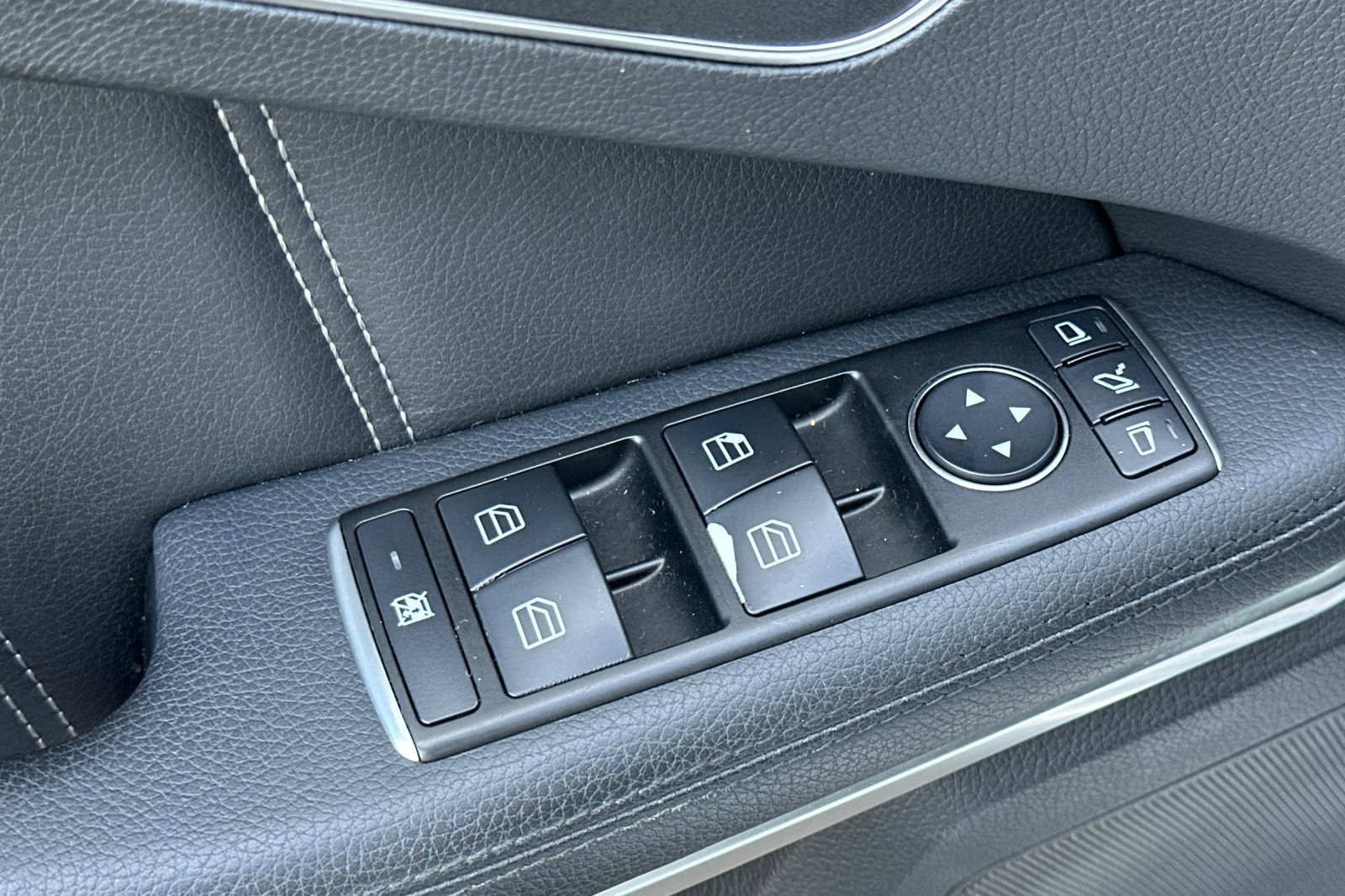 Used 2016 Mercedes-Benz E 350 4MATIC Sedan image 11