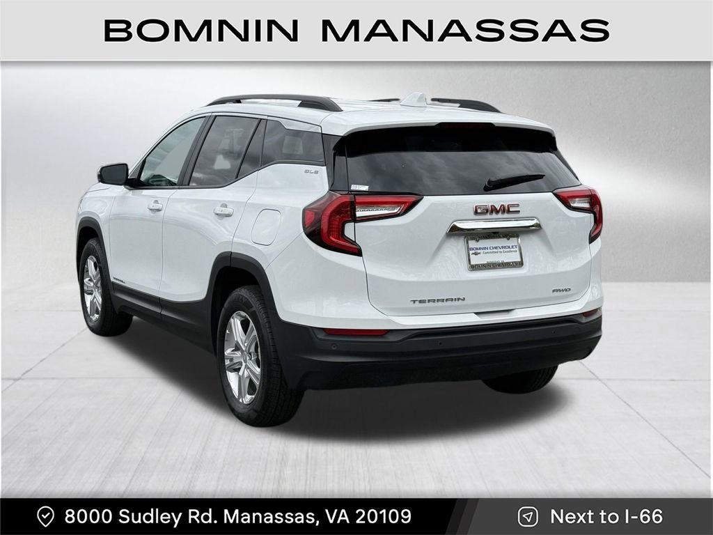 Used 2022 GMC Terrain SLE w/ Driver Convenience Package image 4