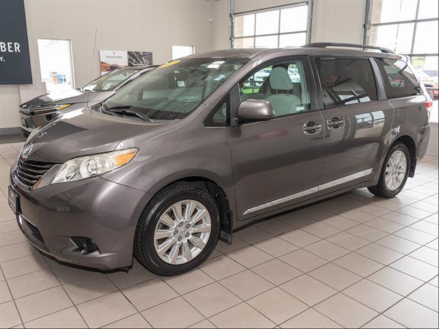 Used 2011 Toyota Sienna LE w/ Towing Pkg AWD/4WD image 5