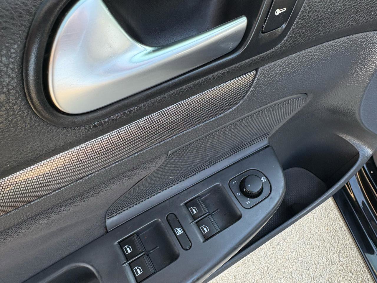 Used 2006 Volkswagen Rabbit 4-Door image 27