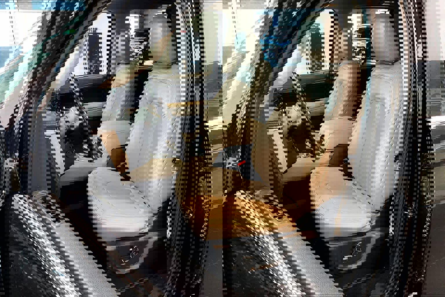 Used 2023 Ford Expedition Limited image 14