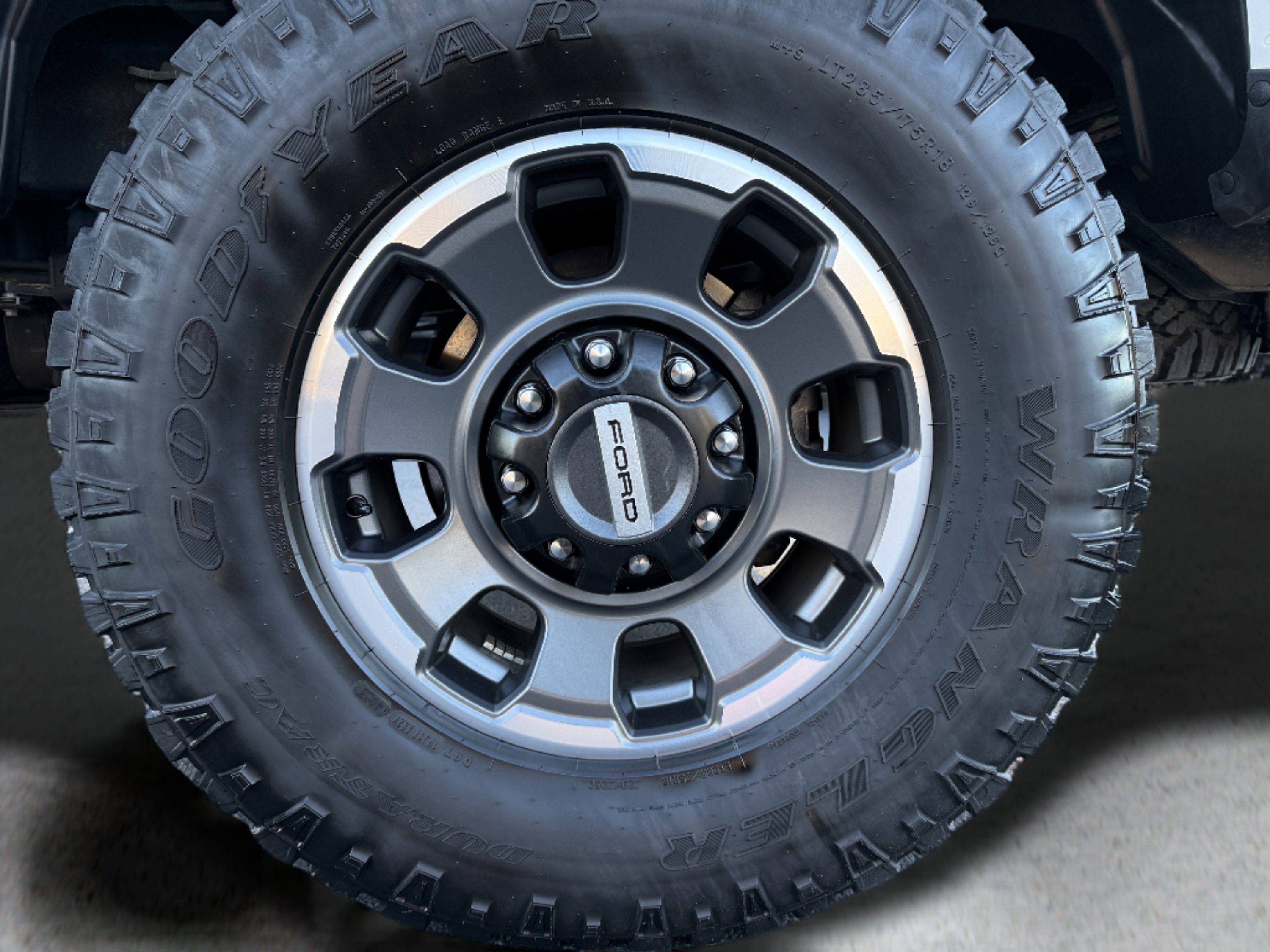 Certified 2024 Ford F350 Platinum w/ Tremor Off-Road Package AWD/4WD image 5