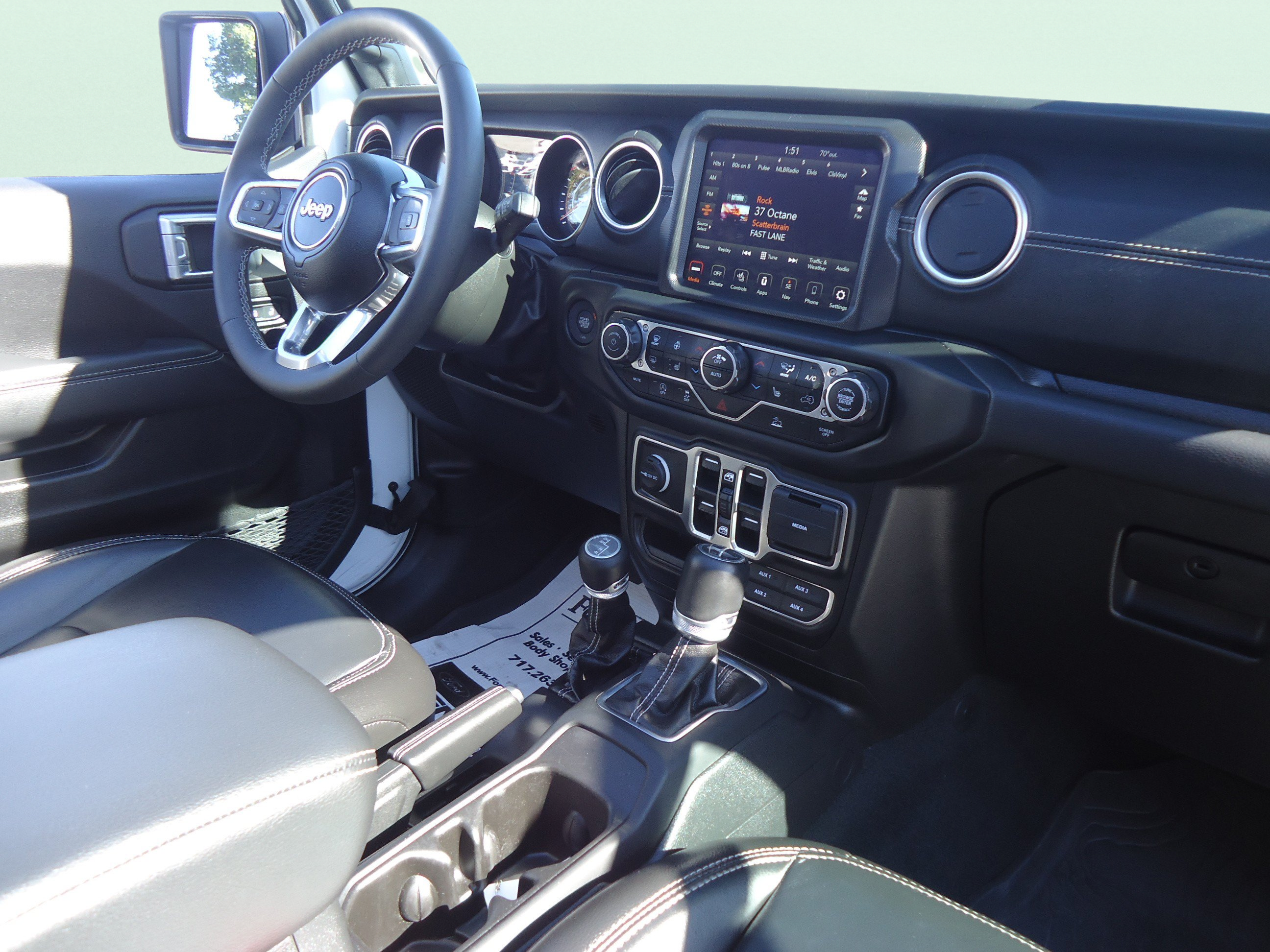 Used 2023 Jeep Wrangler Unlimited Sahara w/ LED Lighting Group AWD/4WD image 27