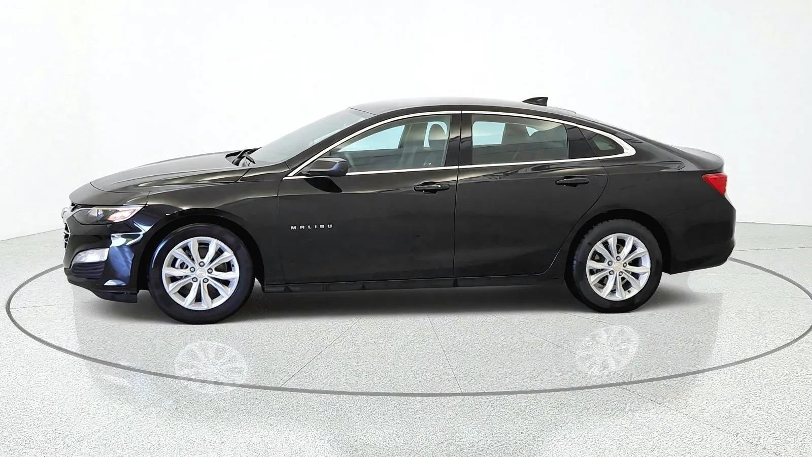 Used 2025 Chevrolet Malibu LT FWD image 5