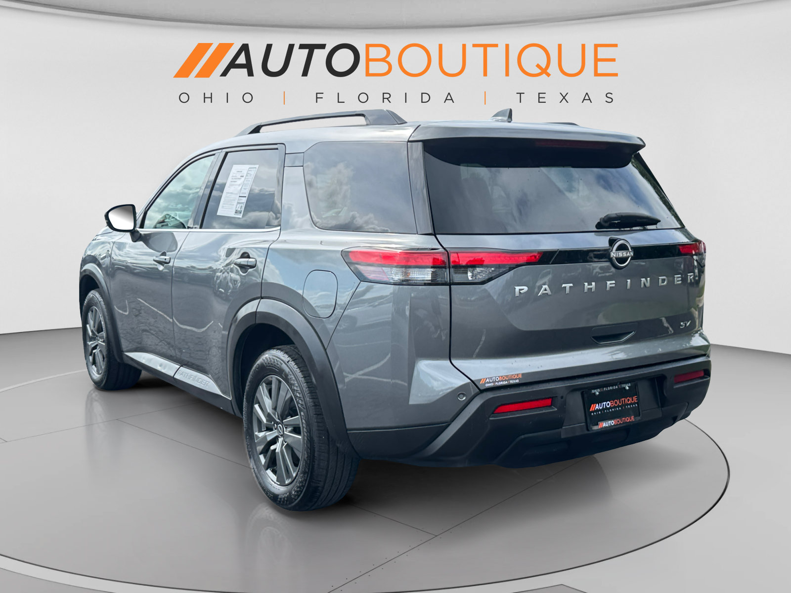 Used 2024 Nissan Pathfinder SV FWD image 3