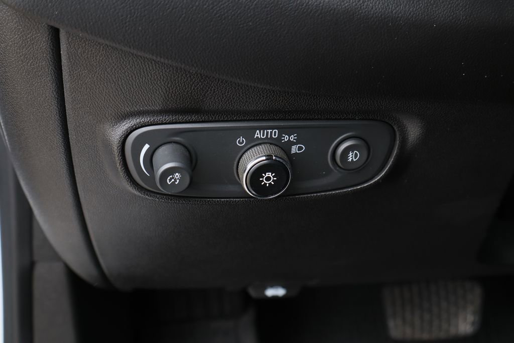 Used 2020 Chevrolet Equinox Premier w/ Premier Redline Edition image 11