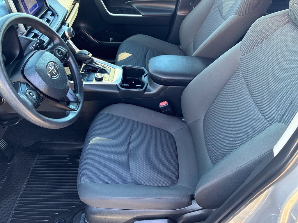 Used 2024 Toyota RAV4 LE AWD/4WD image 11