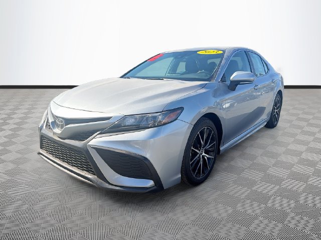Used 2023 Toyota Camry SE FWD image 3