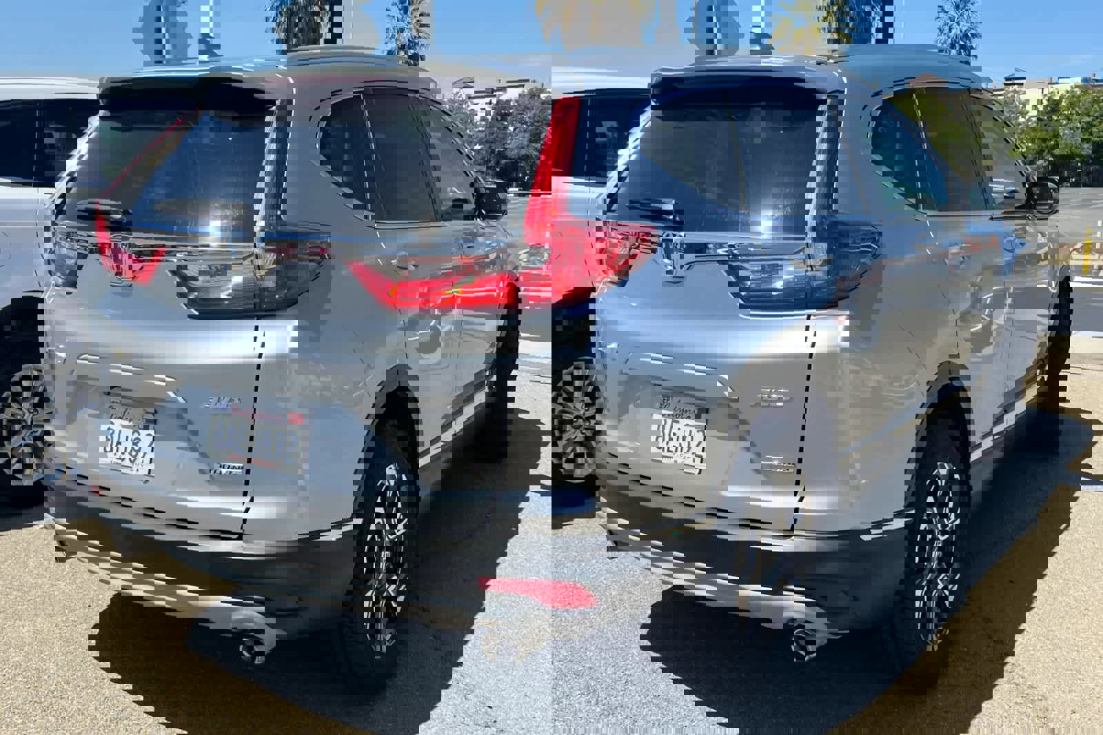 Used 2017 Honda CR-V Touring image 4