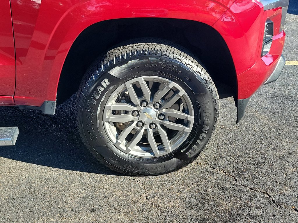 Used 2024 Chevrolet Colorado LT AWD/4WD image 9