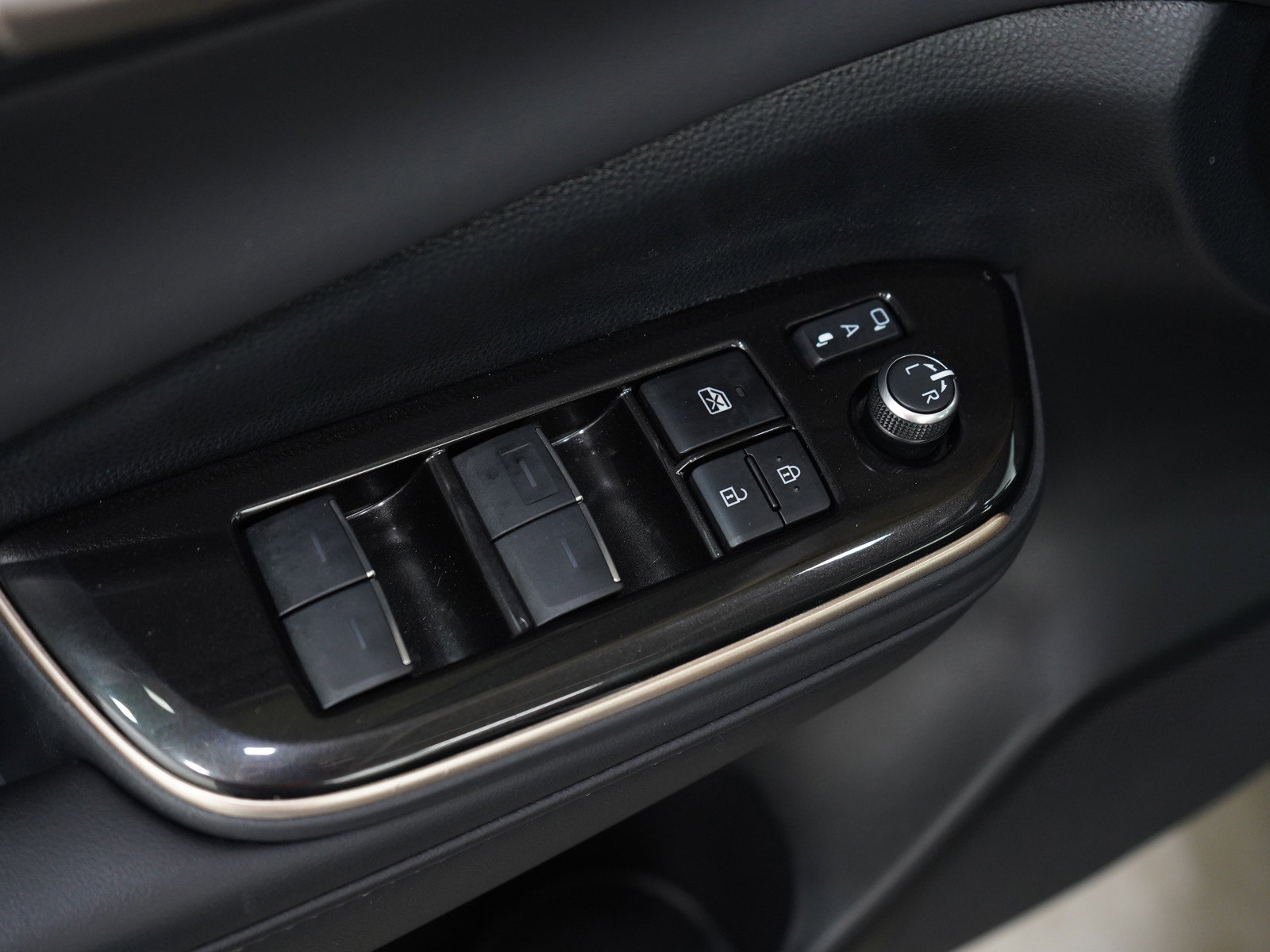 Used 2024 Toyota Crown Limited AWD/4WD image 16